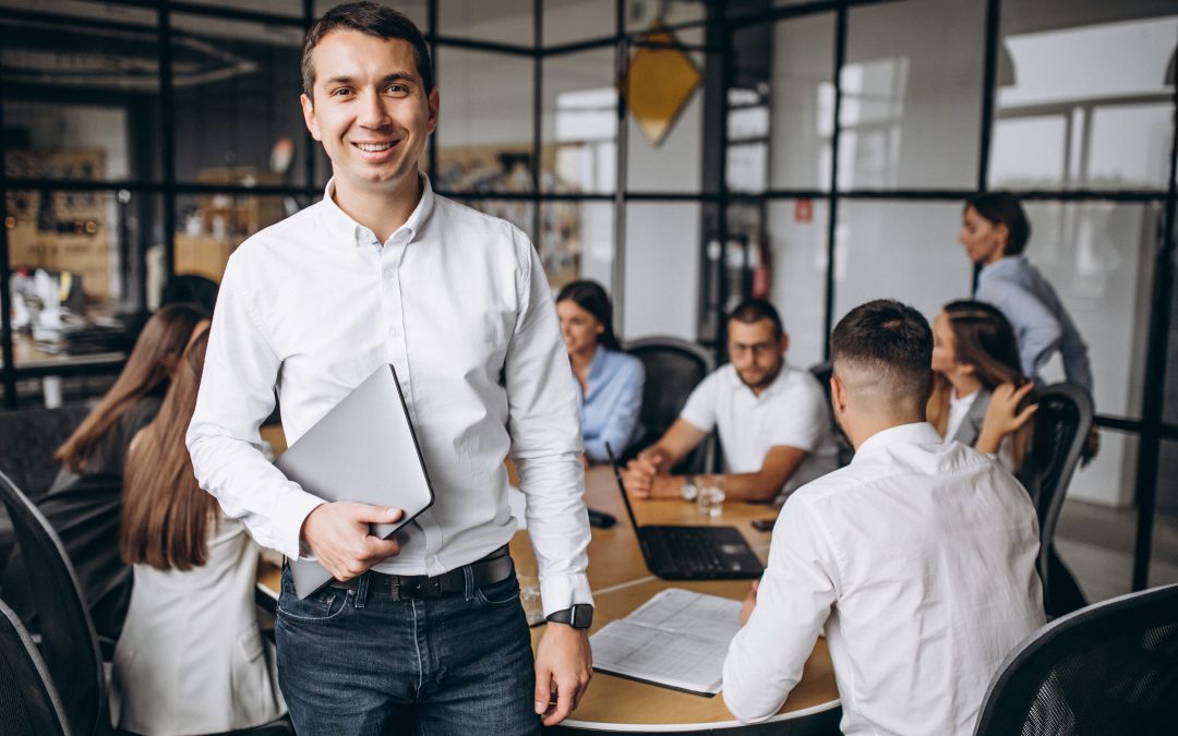O desenvolvimento profissional é um processo contínuo, para toda a vida. Veja em nosso post 10 maneiras para se desenvolver e avançar na carreira!