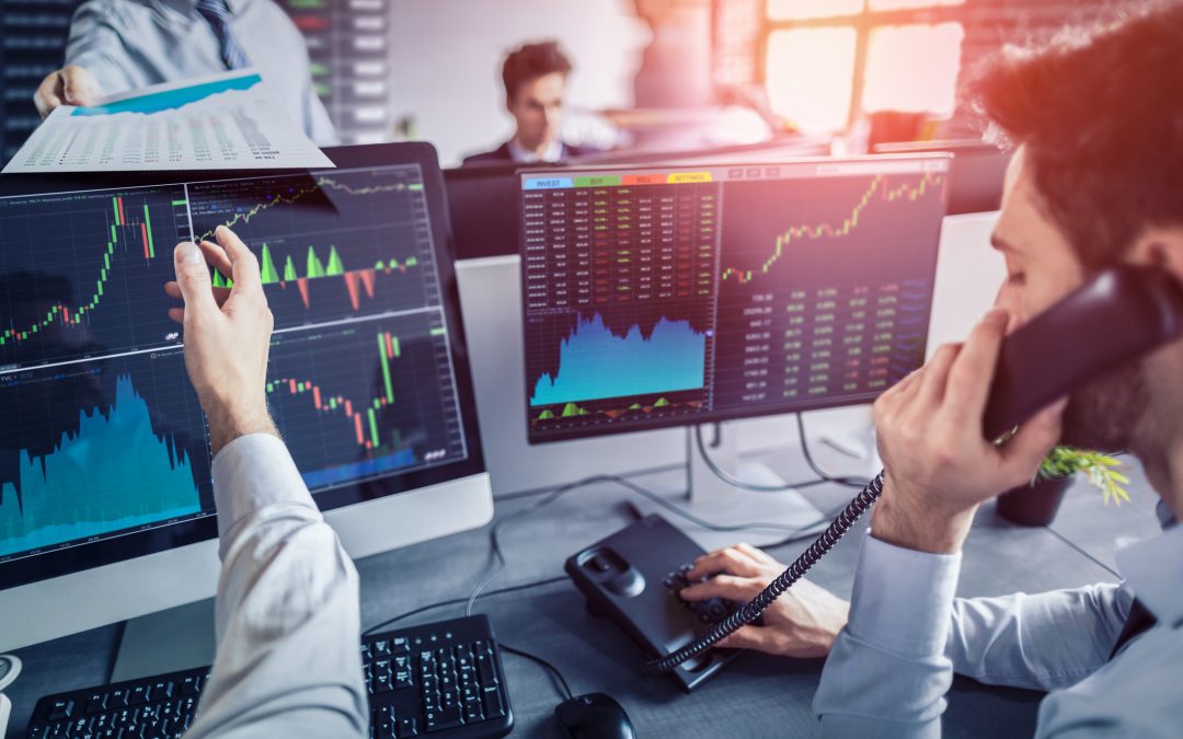 Você sabe como funciona o mercado de ações? Descubra mais sobre esse tipo de investimento e quais são os riscos envolvidos.